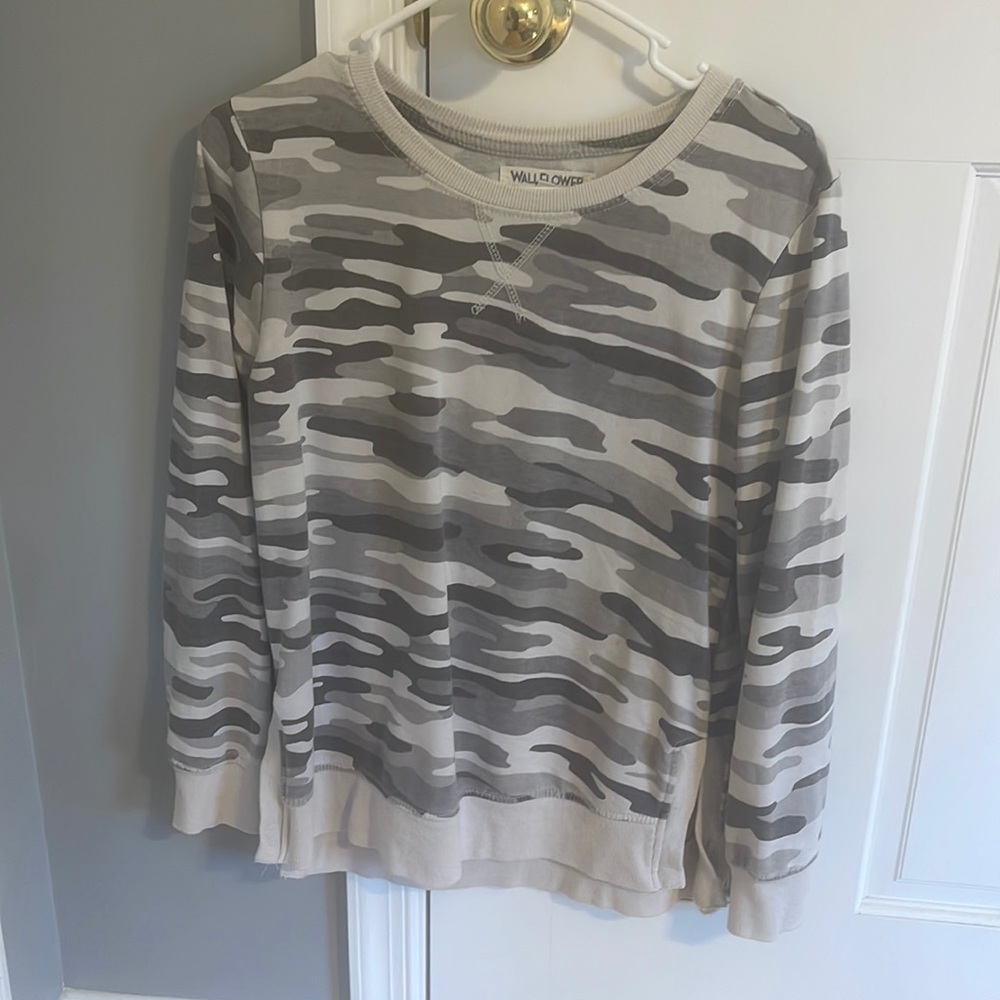 Women’s small Wallflower camo long sleeve top